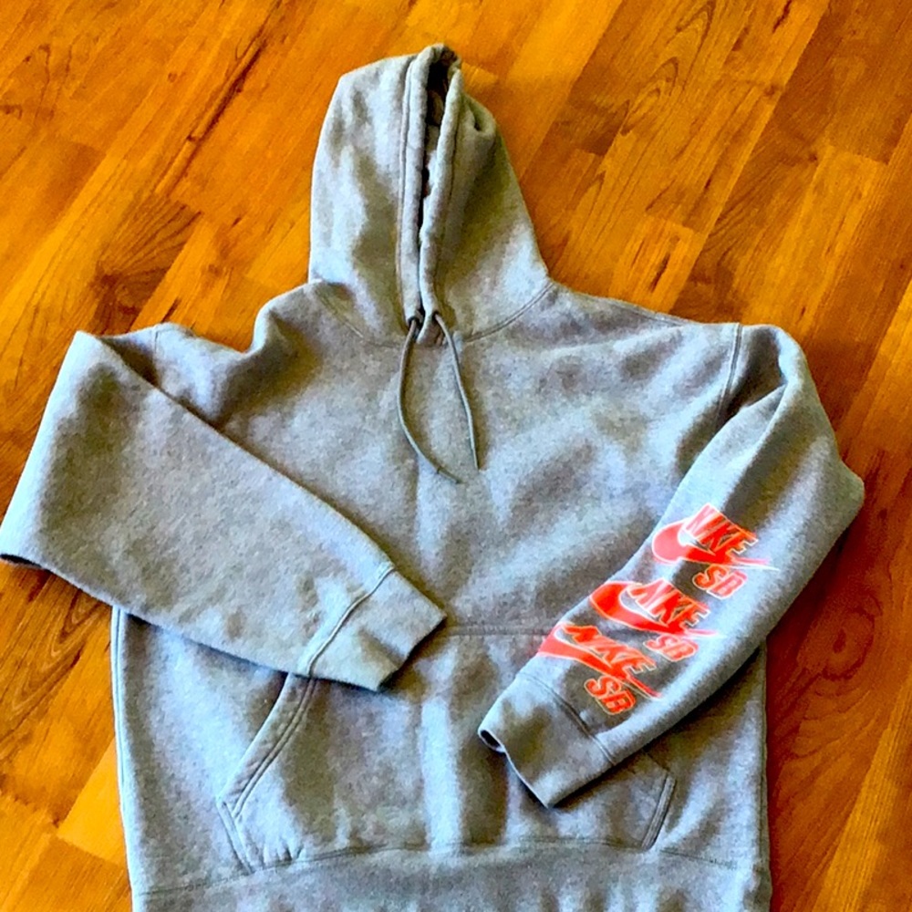 Nike hoodie size medium